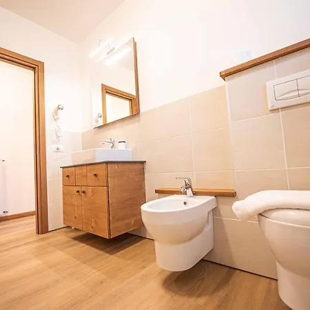 Real Wood Pemont Myholidaylivigno * ليفينو