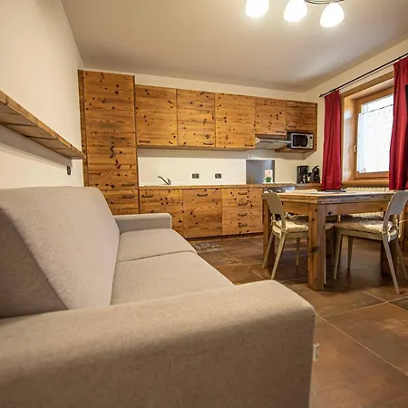 Real Wood Pemont Myholidaylivigno ليفينو