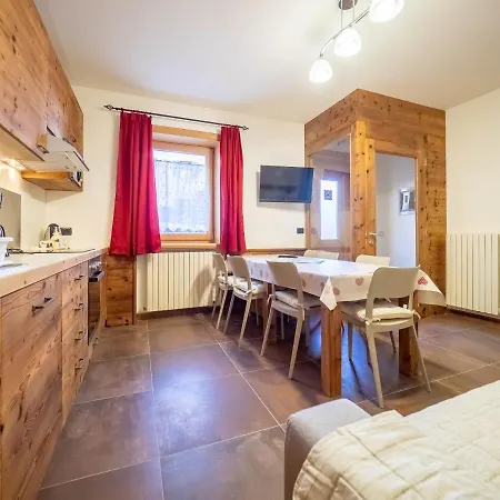 Real Wood Pemont Myholidaylivigno ليفينو